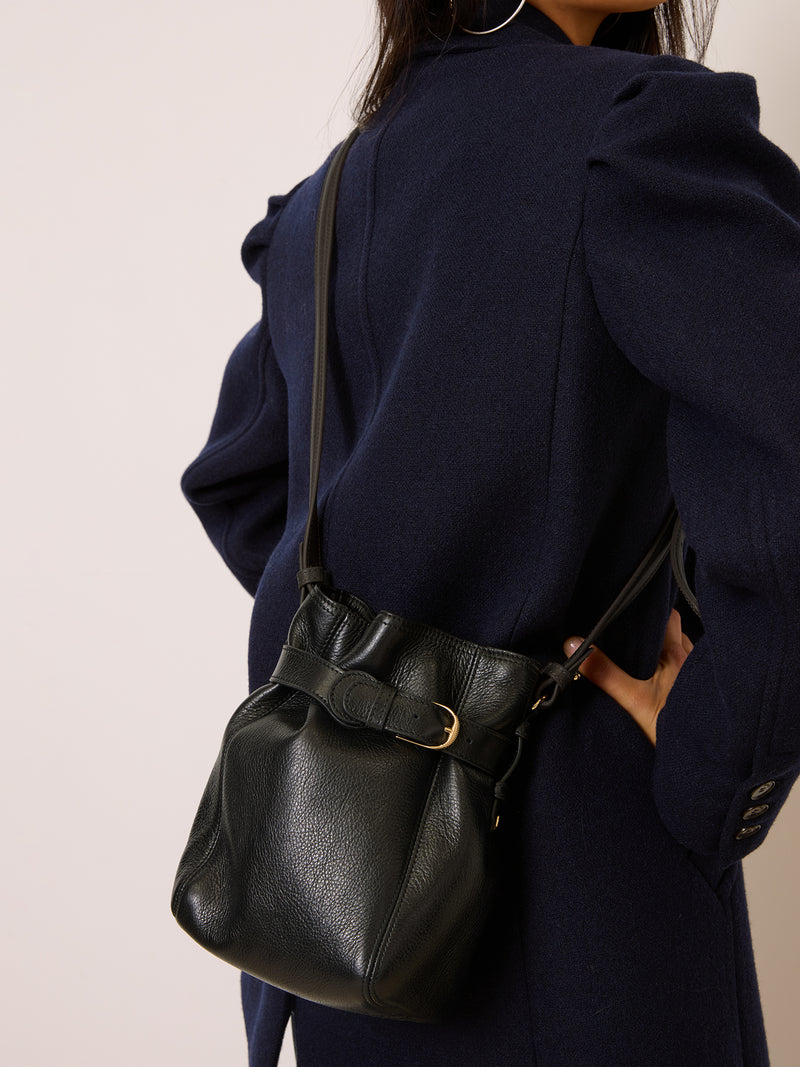 CONFIDENT black grained leather bag worn on a model by Rouje